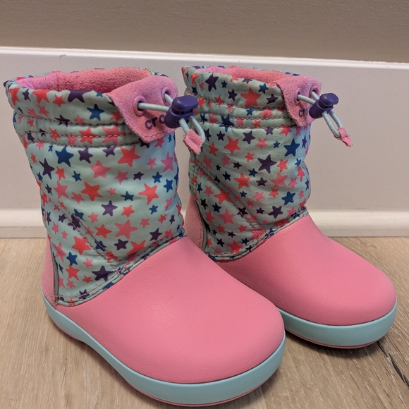 ⭐ CROCS Girl's Pink Starry Winter Or Snow Boots; Size: C 6 (6 Toddler) - Picture 1 of 8